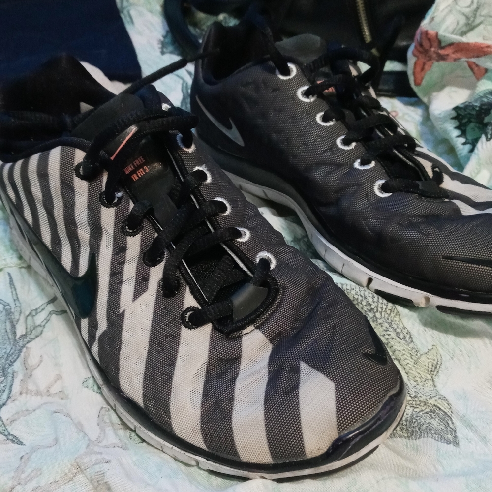 Nike Free TR FIT 3 training shoes size 6 black and white stripes